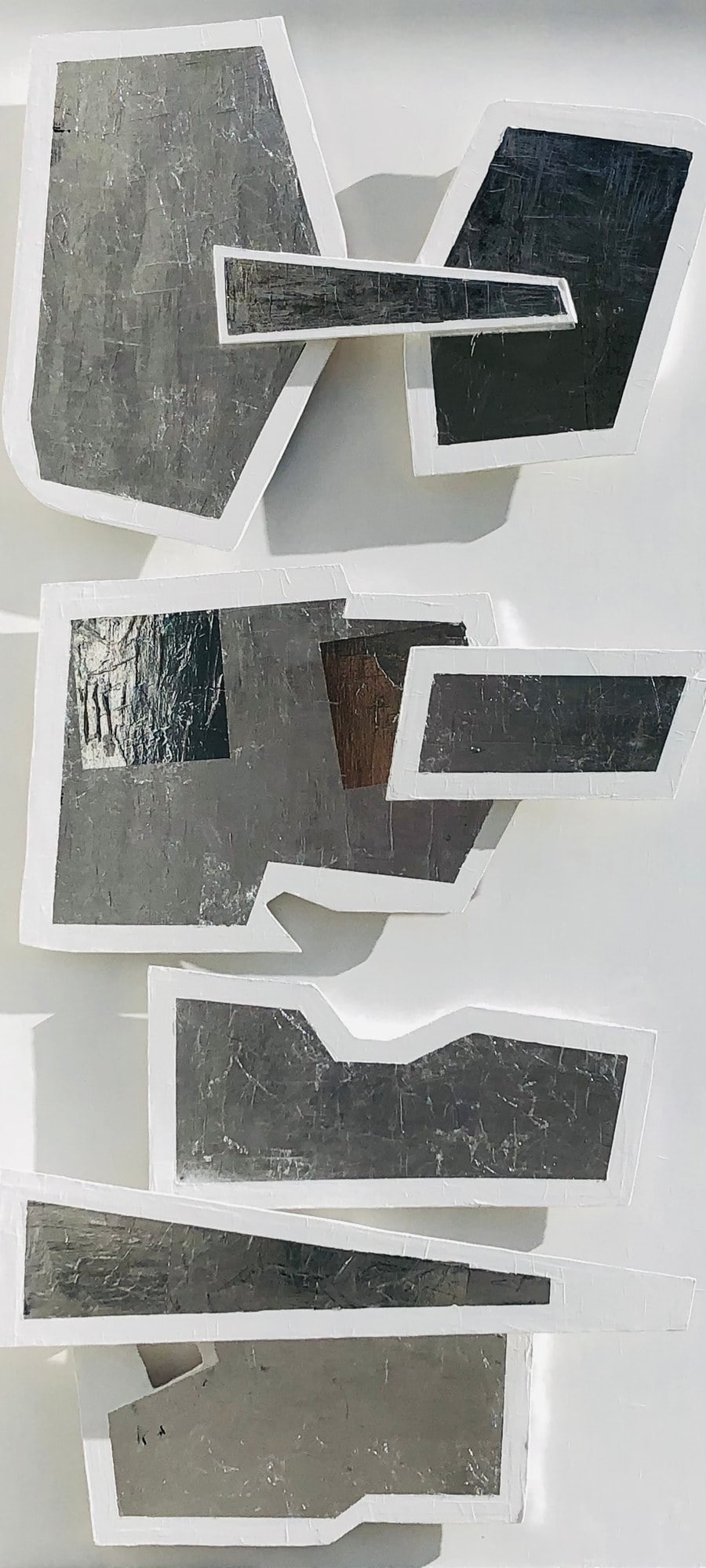 Tableau Sculptural 20.19/3, tableau sculptural de Nadine Hardy, acrylique sur bois, 150 × 80 cm, 2019